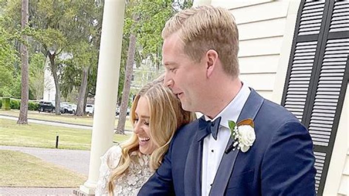 Is Peter Doocy's Wife Ill? Looking at Recent Health Inquiries